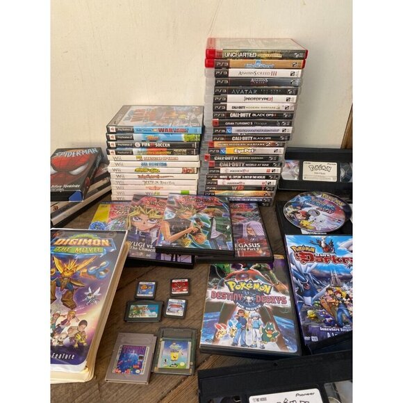 Huge Video Game & Collectibles Lot - Pokémon, Nintendo, Wii, PS2, Spiderman, etc - Picture 4 of 12